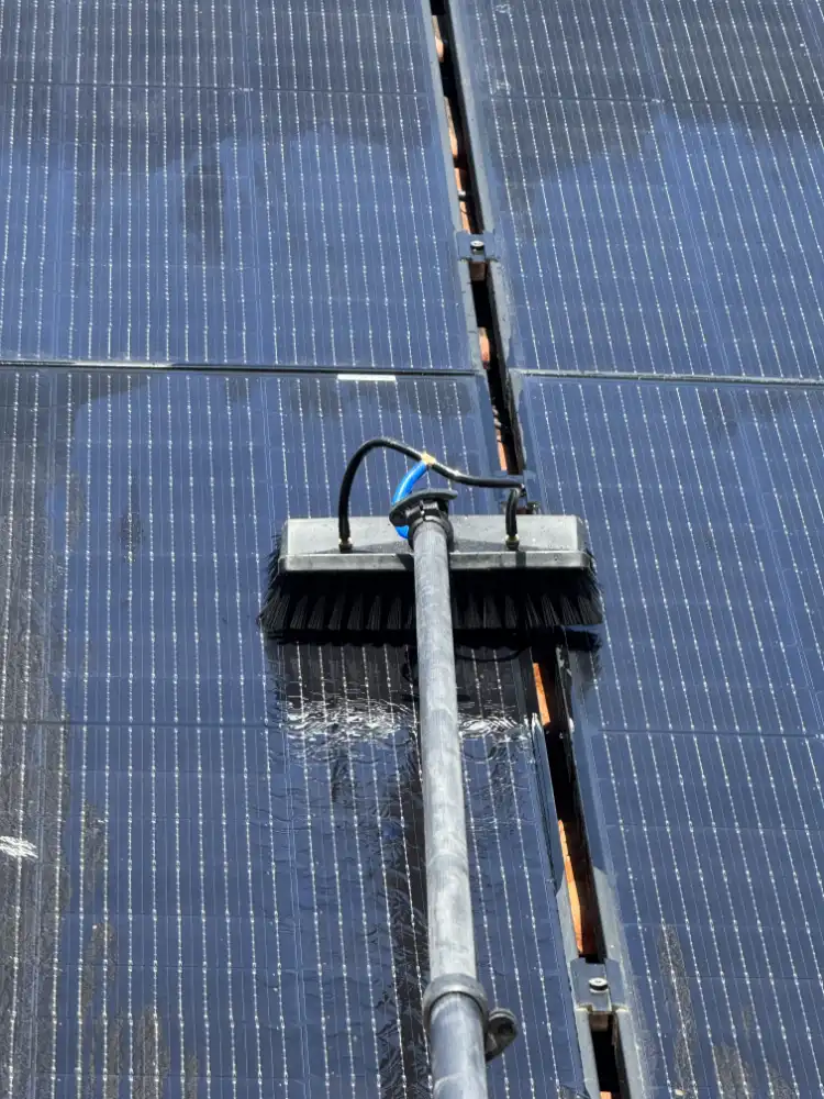 Zonnepanelen schoonmaken
