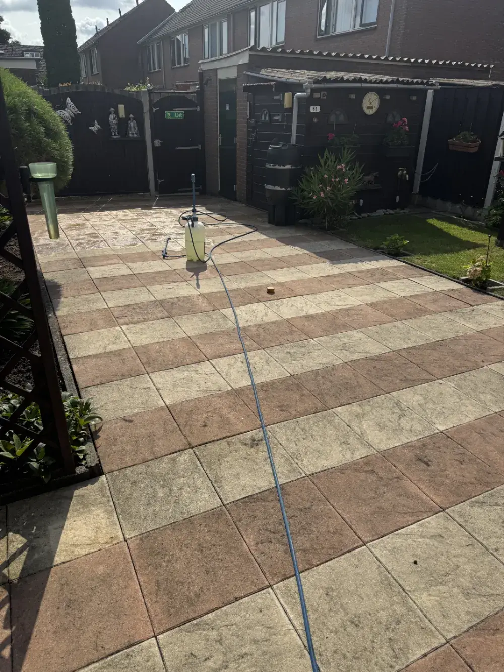 Terras na reiniging, schoon en vrij van aanslag